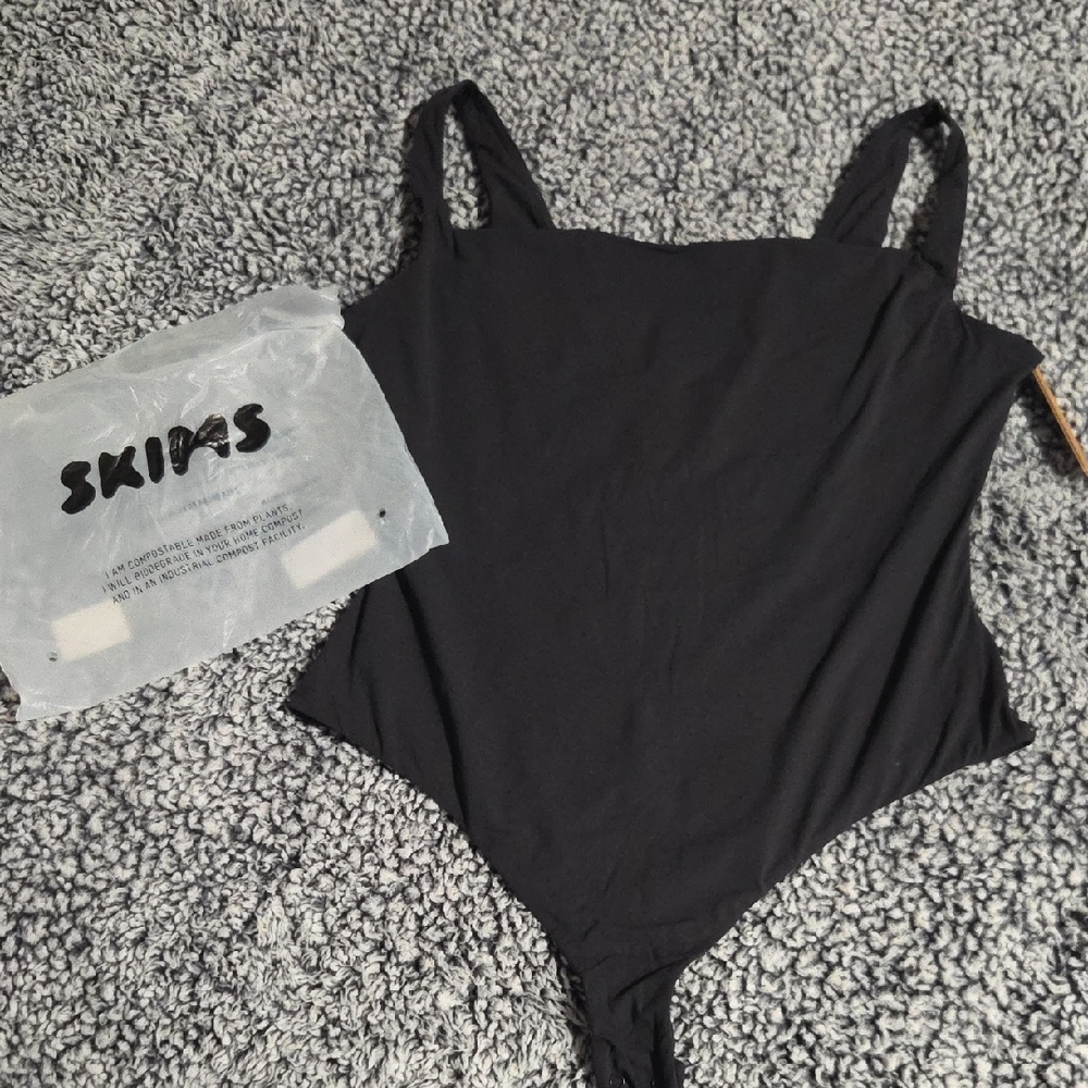 SKIMS SQUARE NECK BODYSUIT
